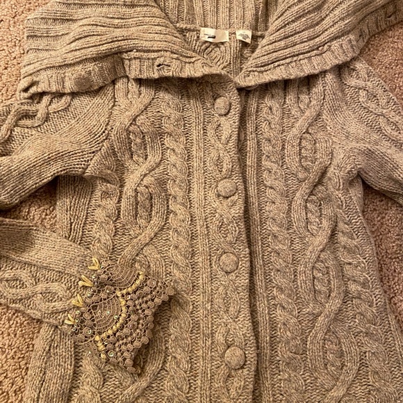 Anthropologie Sweaters - EUC Anthropologie Sleeping on Snow Button Sweater